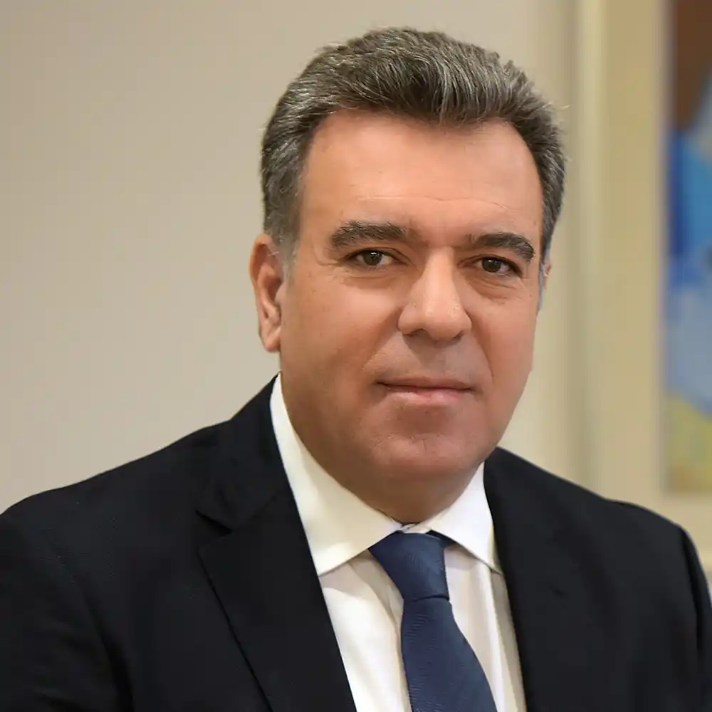 Manos Konsolas