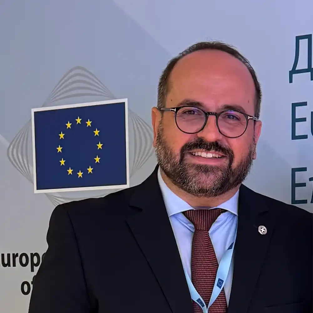 Manolis Koutoulakis