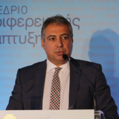 Ιωάννης Καρβέληςς